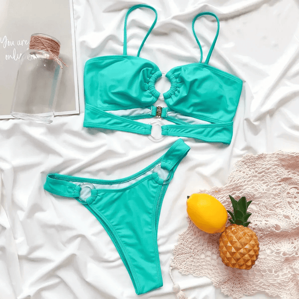 Auffälliger Bikini im sommerlichen Taste of Aqua-Design